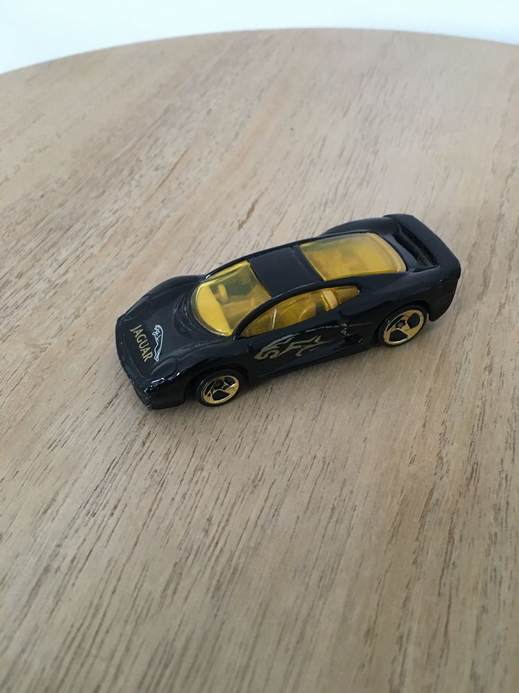 Hot wheels jaguar xj220