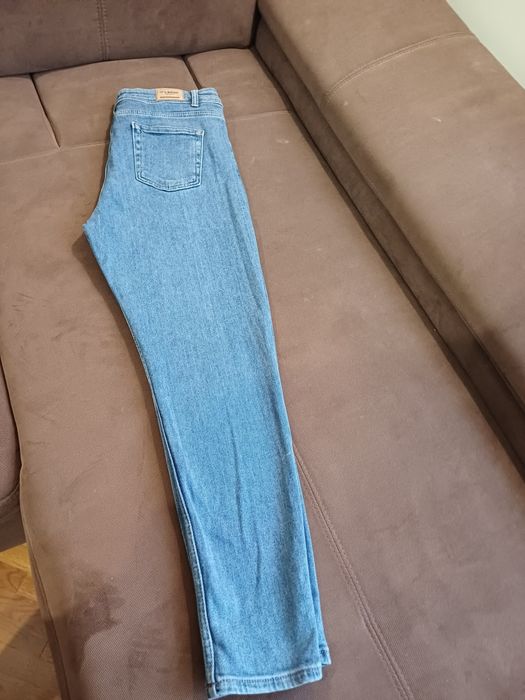 Продам джинси,Всі приблизно одного розміру.