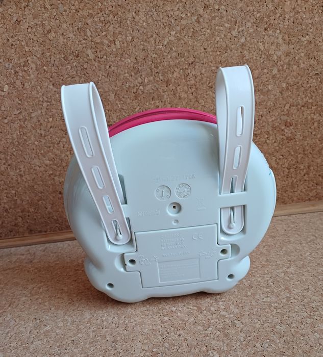 Músicas de embalar com projector luminoso no tecto e luz de presença.