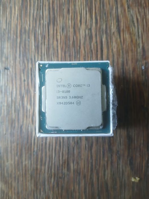 Procesor i3 8100