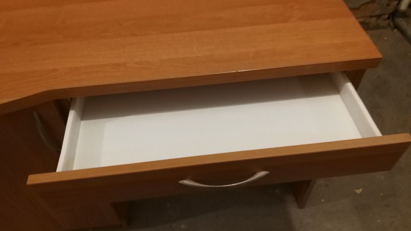 Sprzedam biurko 120x50  gratis lustro nad biurko