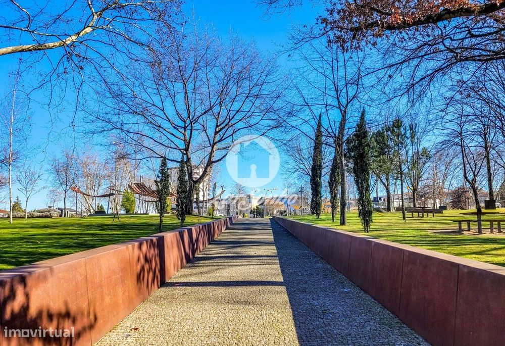 Apartamento T1+1 com lugar de garagem no centro da Trofa