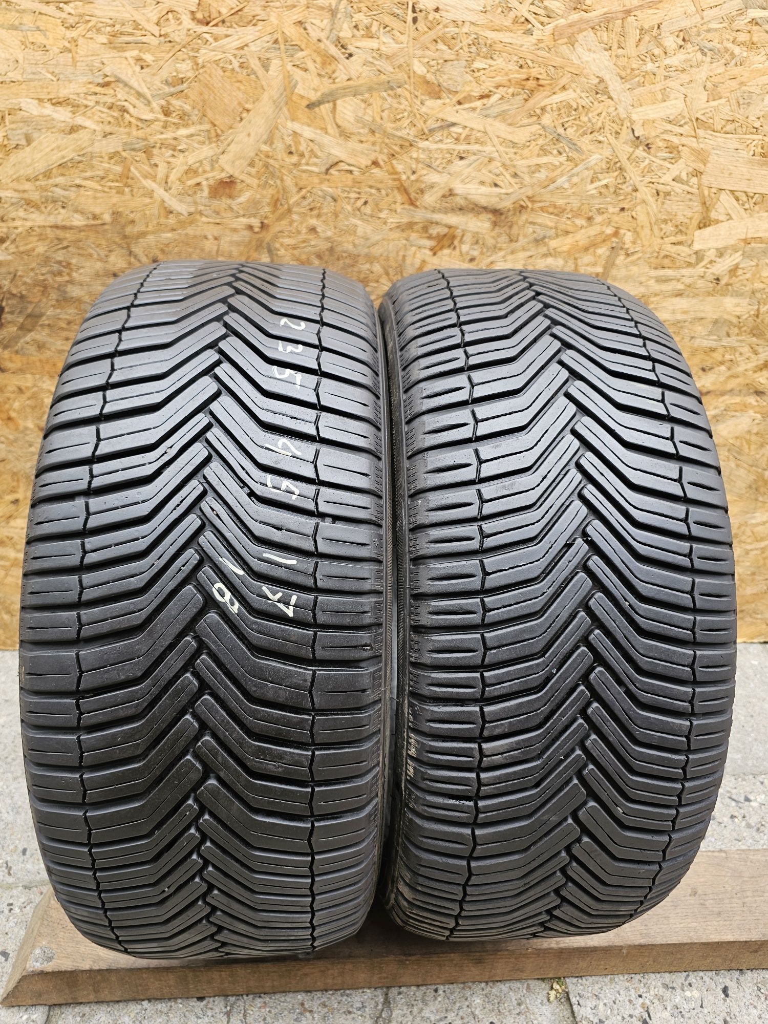 BDB Stan!!  235/45 r17 Michelin Cross Climate. 5018