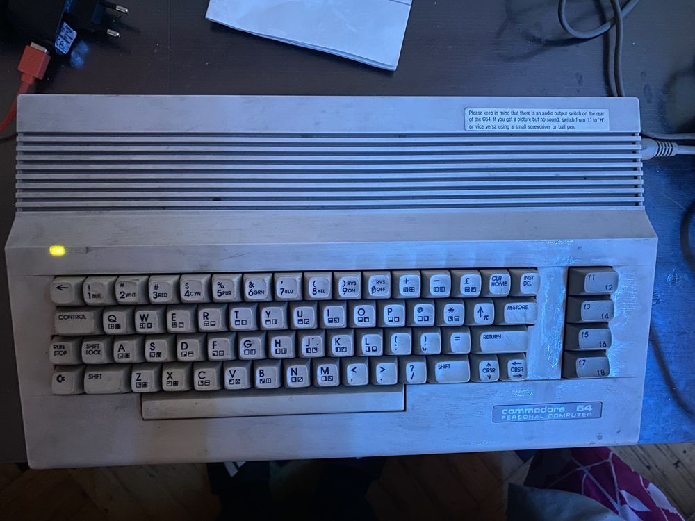 Commodore 64 plus zasilacz