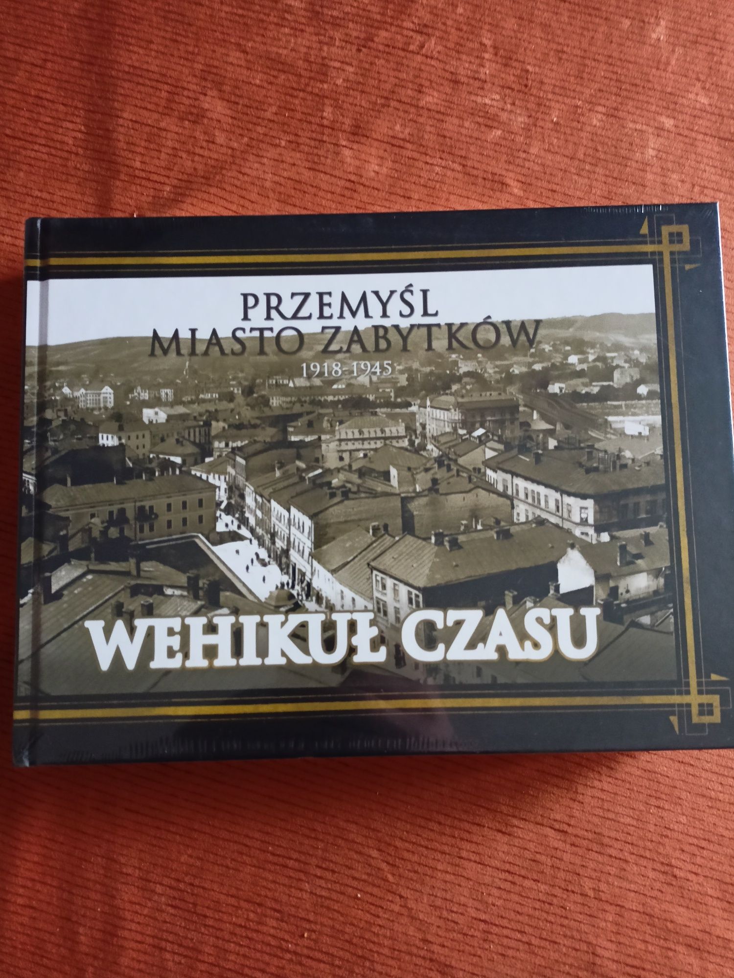 Album„ Wechikół Czasu ”