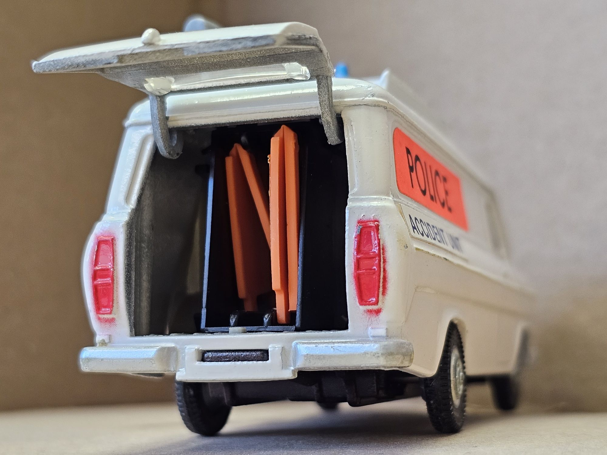 Dinky Toys Ford Transit