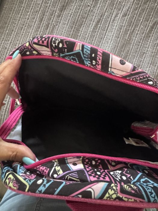 Mochila nova dos lol nunca usada de crianca
