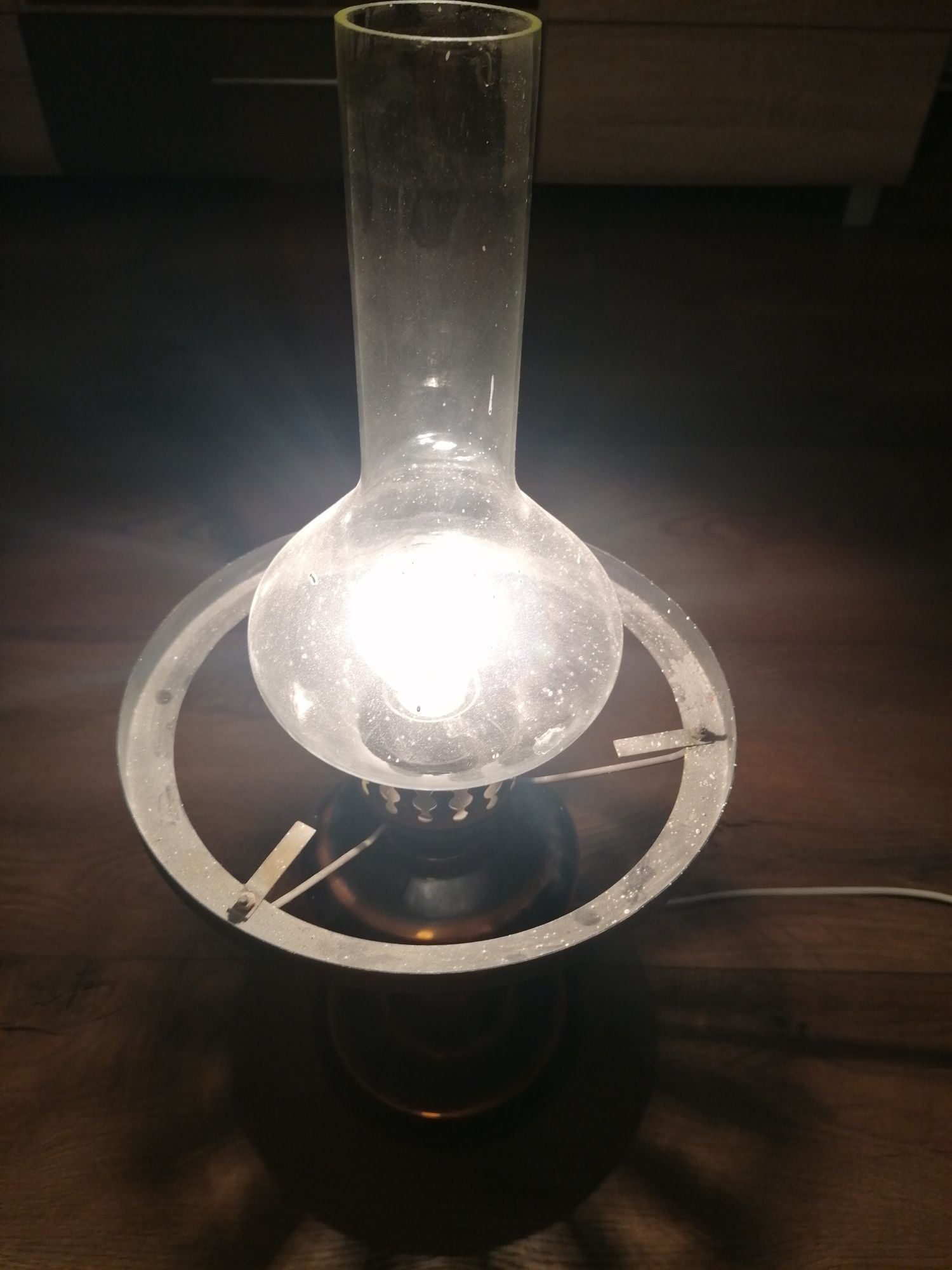 Lampa naftowa przerobiona na elektryczną