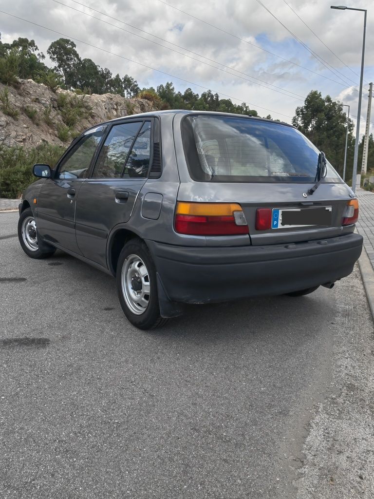 Toyota starlet .