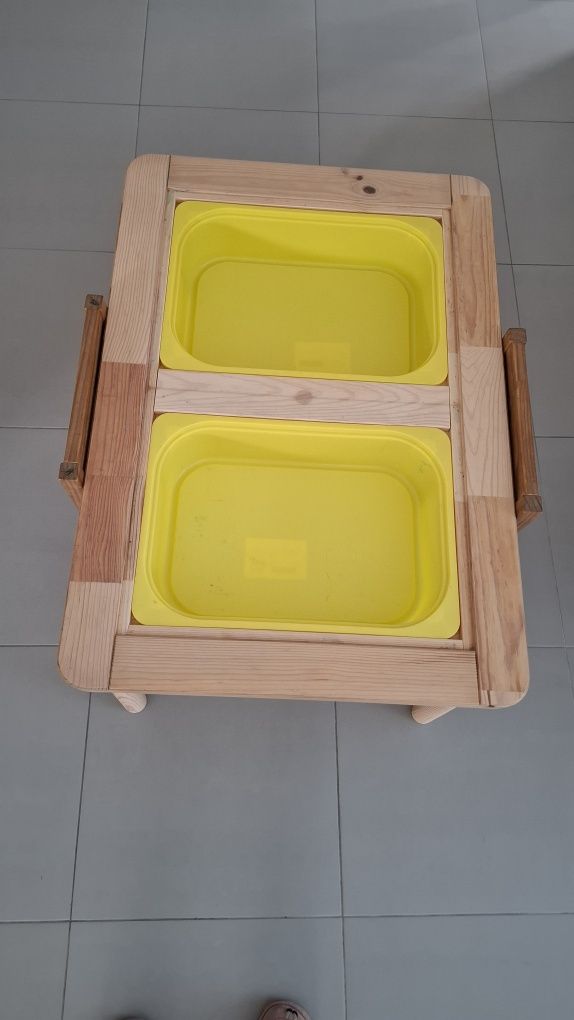 Mesa de criança c/ arrumação