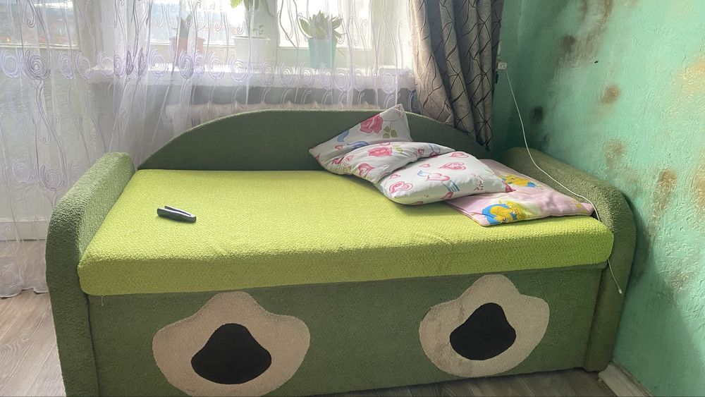 Продам диванчик 2000 гривен