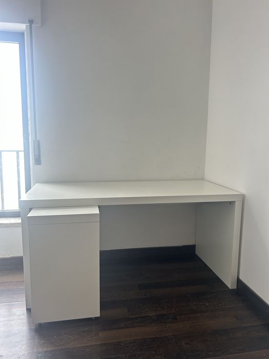 SECRETÁRIA IKEA com painel extraível (pouco usada)