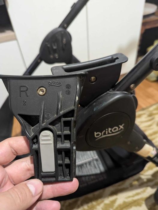 Продам коляску, автокрісло, люльку Britax