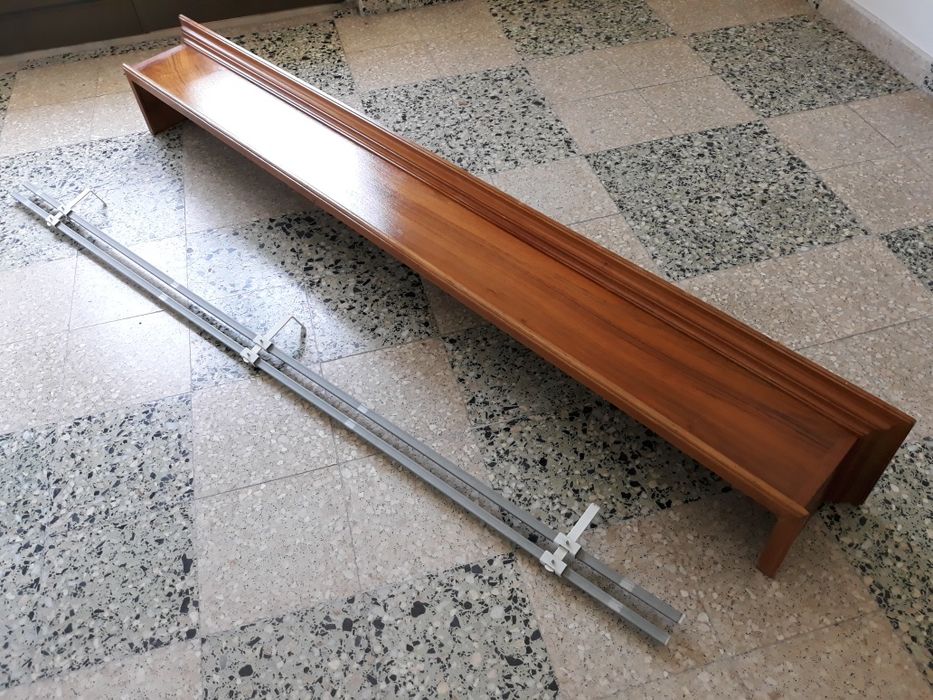 Sanefa para cortinados, em cerejeira