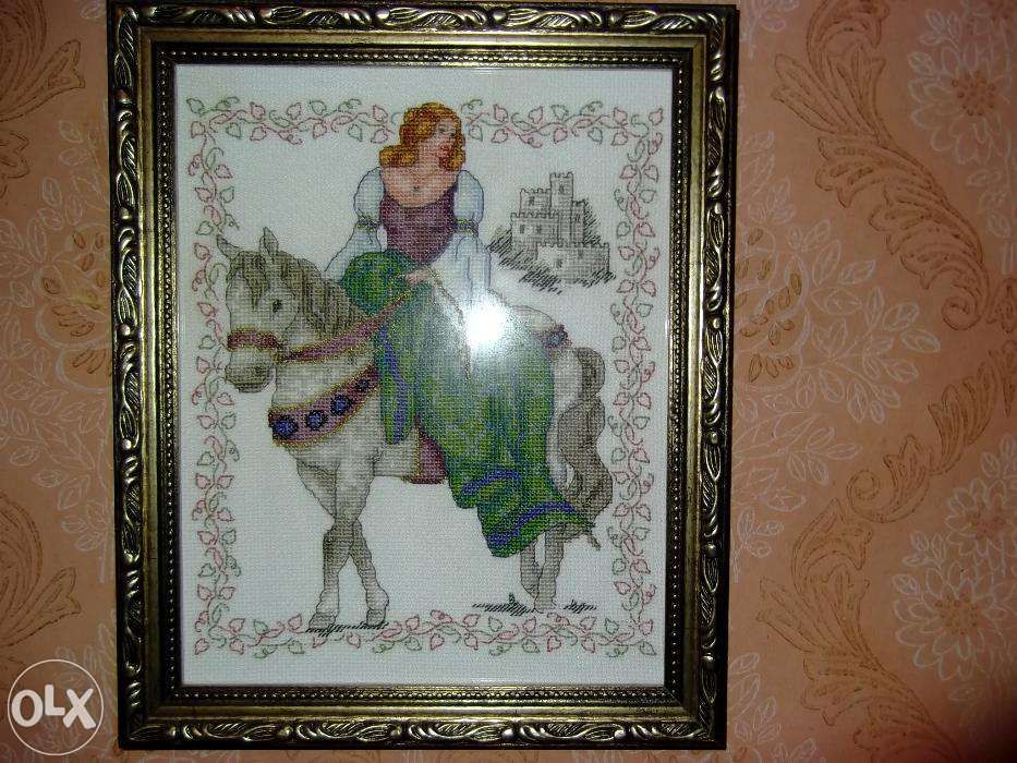 Вышитая картина ручной работы "наездница на лошади" в рамке