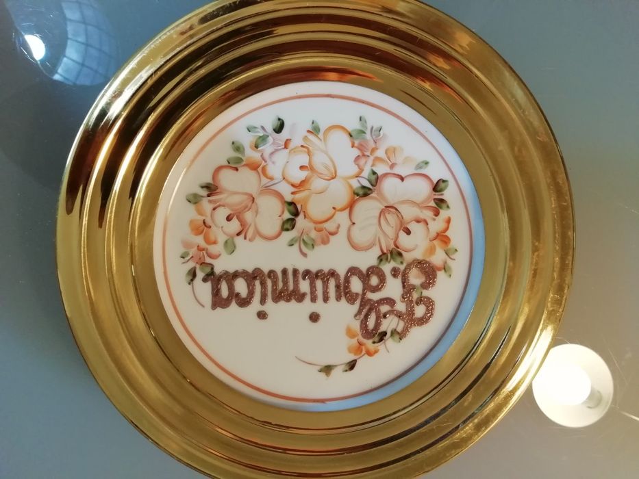 Prato pintado à mão com abas em metal V.C.M V.C.H (arte portuguesa)*