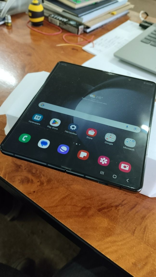 Samsung Fold 5(SM-F946B/DS) "Live Demo Unit" - нет мобильной сети.