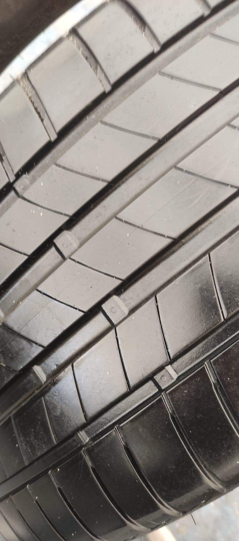 255/40/20 4szt Bridgestone 2x2021 i 2x19r 6,8mm