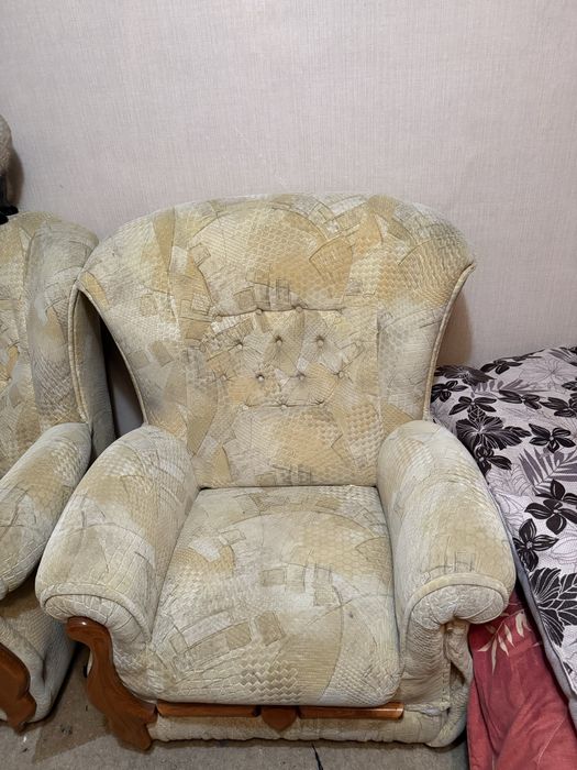 Продам диван и кресла