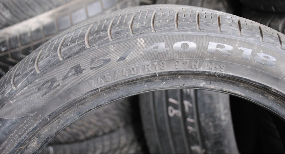 1 шина Pirelli 245/40 R18 Cinturato P7 2016р 6мм 1 бочина "підуставша"