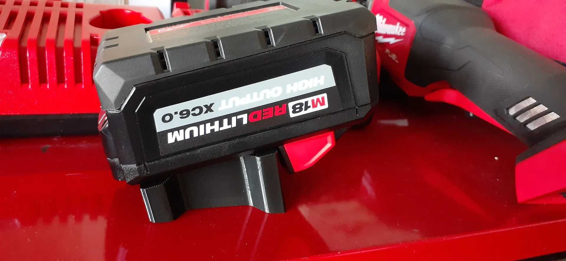 Настінний тримач для акумуляторів Milwaukee M18