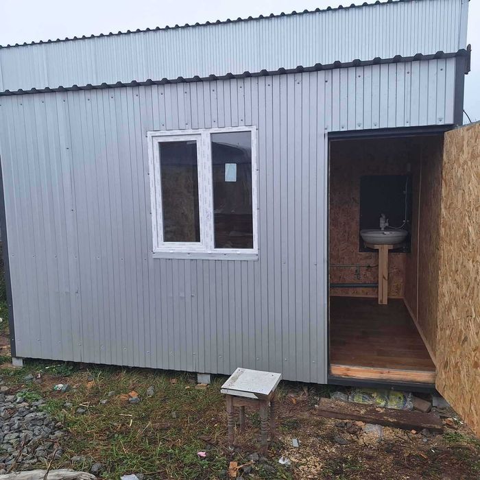 Продам утеплений санітарний вагончик – 2 туалети + умивальник