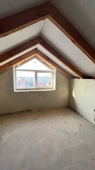 Продаж затишної мансарди в історичнійЖовкві!58 м² | 6 поверх С.Петлюри