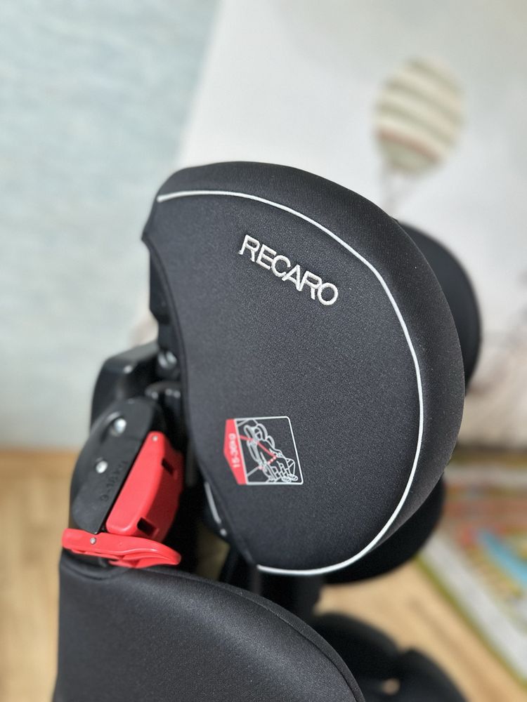 Автокрісло RECARO