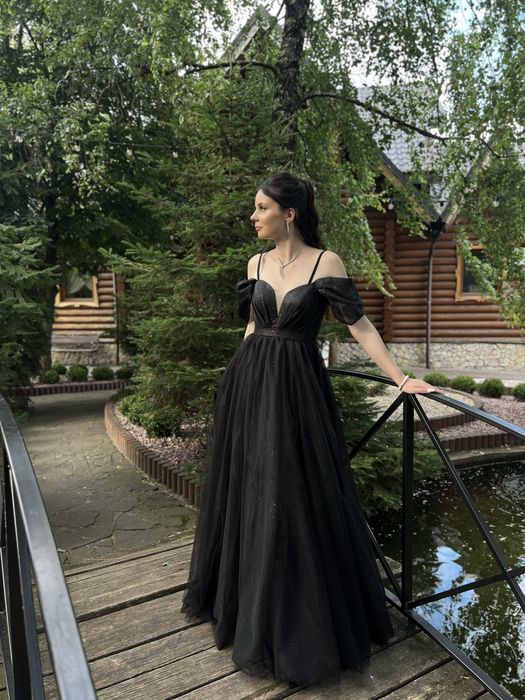 Випускне плаття чорне