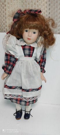 Фарфоровая кукла