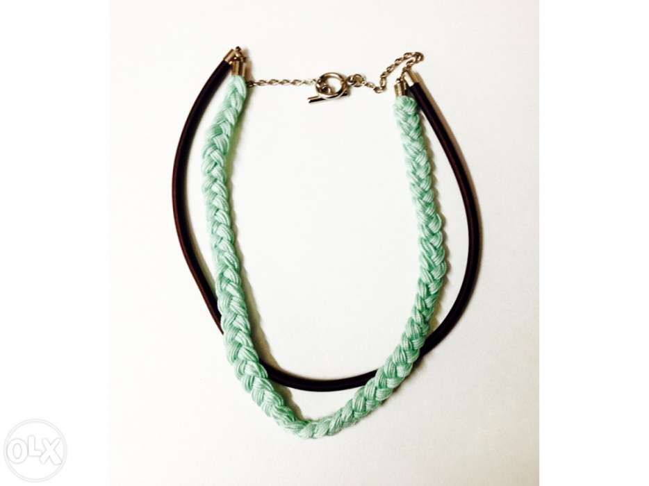 Colar White Collars