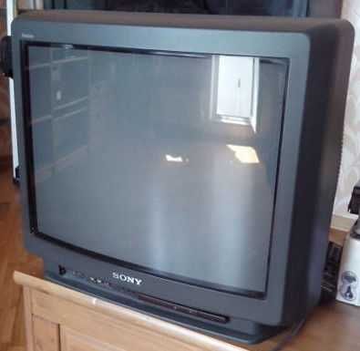 Рабочий телевизор Sony Trinitron в обмен на предметы времен СССР.