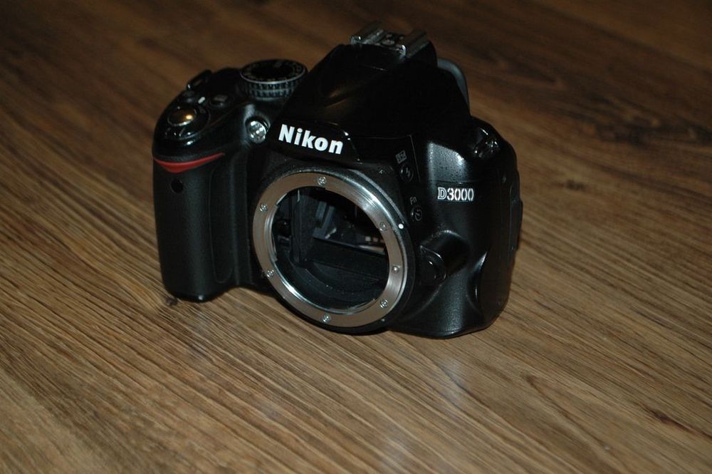 Nikon D3000 body