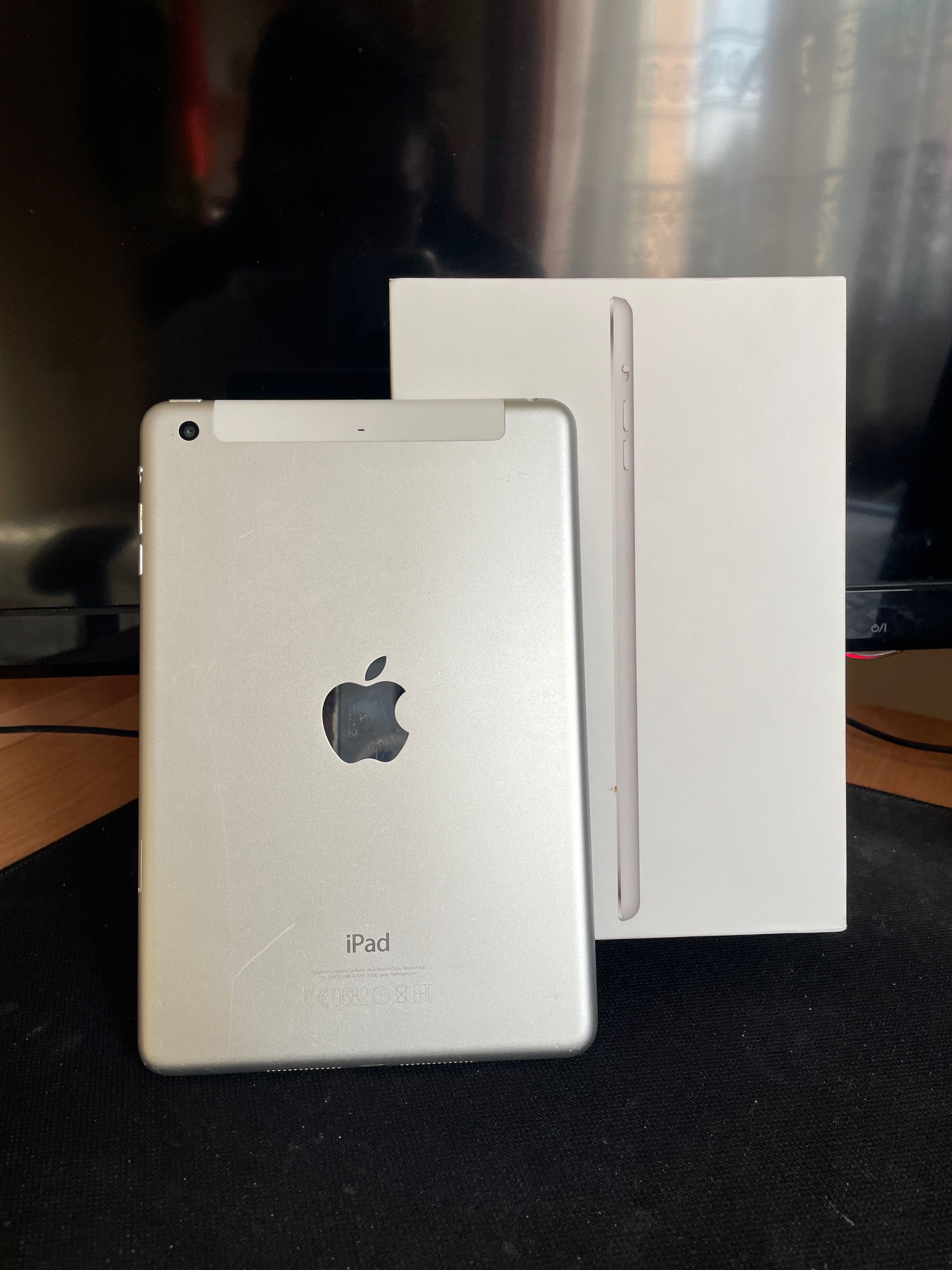 Tablet Apple iPad mini 3 64gb WIFI LTE(Cellular) Silver Biały