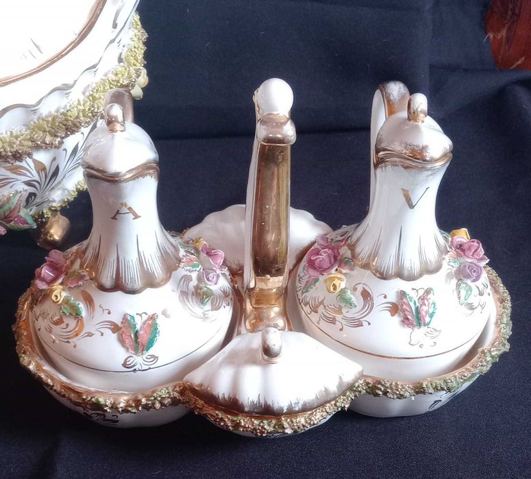 Terrina (com falhas) e galheteiro Estatuária