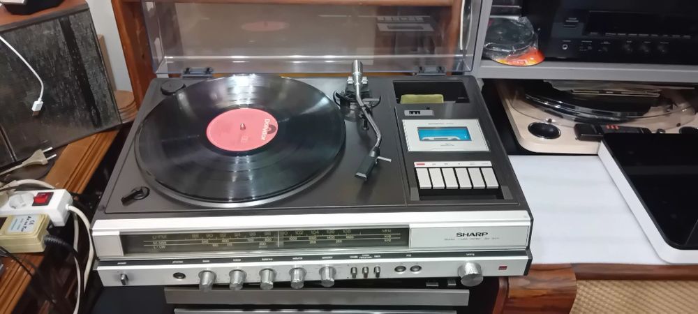 Rádio cassetes gira discos SHARP