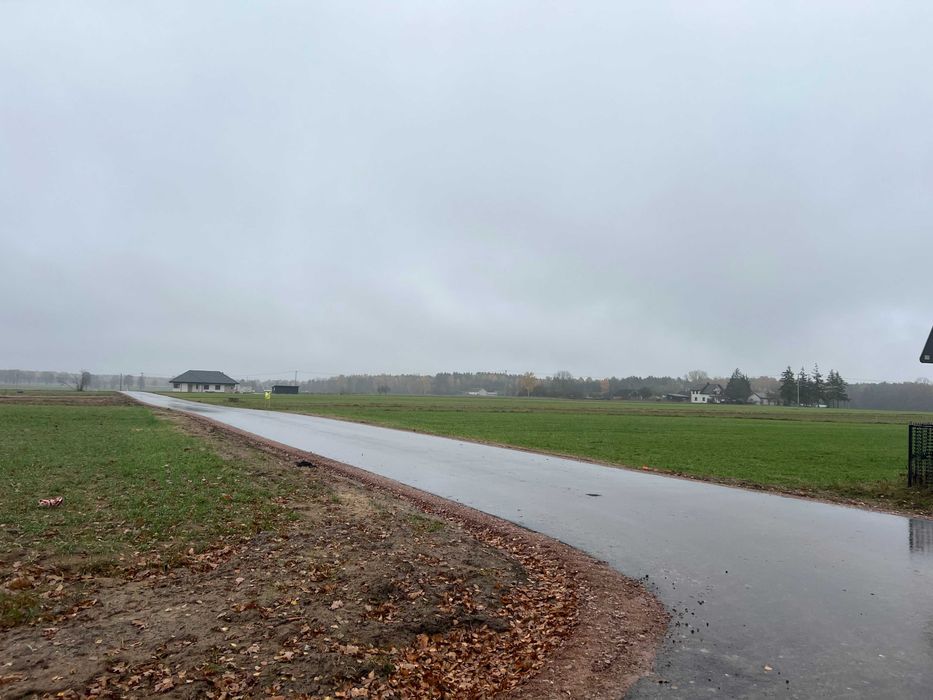 Działka 2,33 ha z możliwością zabudowy blisko miasta, asfaltowy dojazd