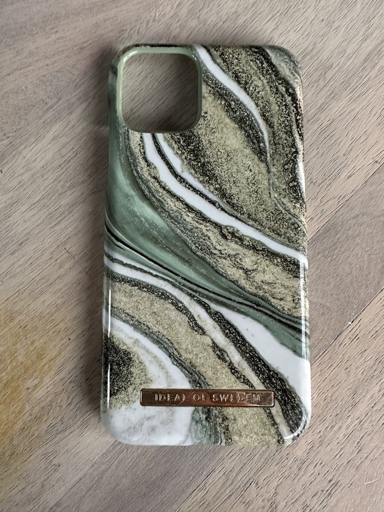 Etui do iPhone 11 Pro marki IDEAL OF SWEDEN Cosmic Green Swirl