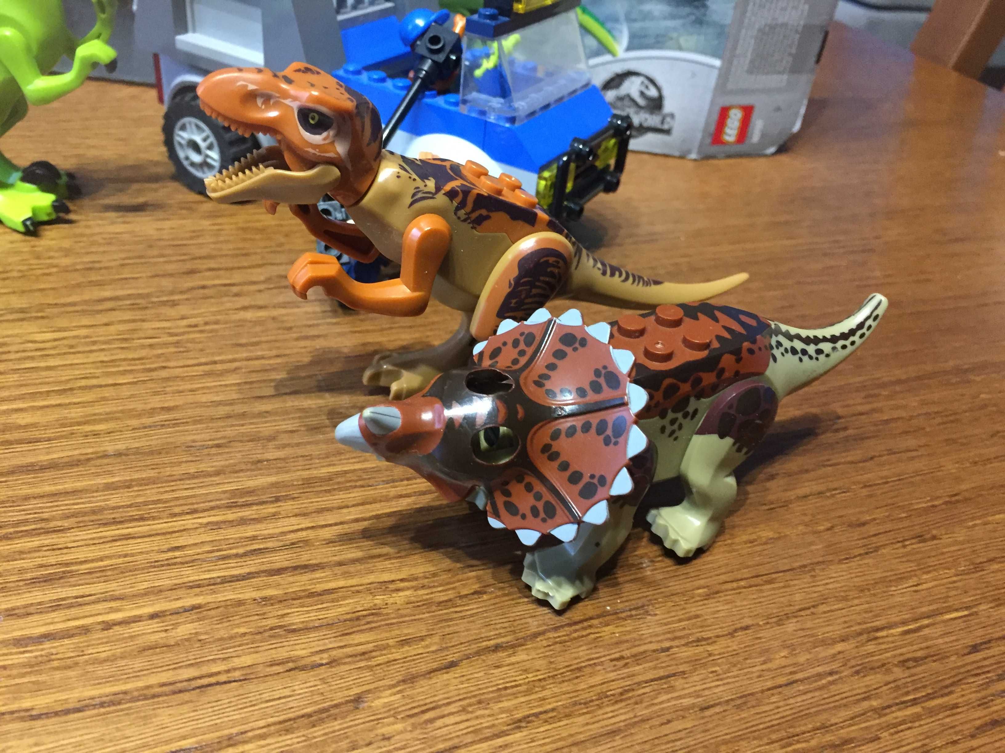 LEGO Junior 10757 - Jurassic World + 2 dinozaury