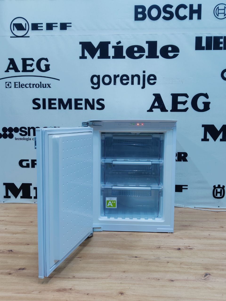 Встраиваемая морозильная камера NEFF™ под столешницу. 70cm. Germany