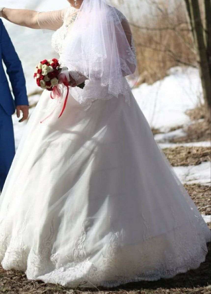 Продам Свадебные платья великого розміру от 56 до 60 розміру
