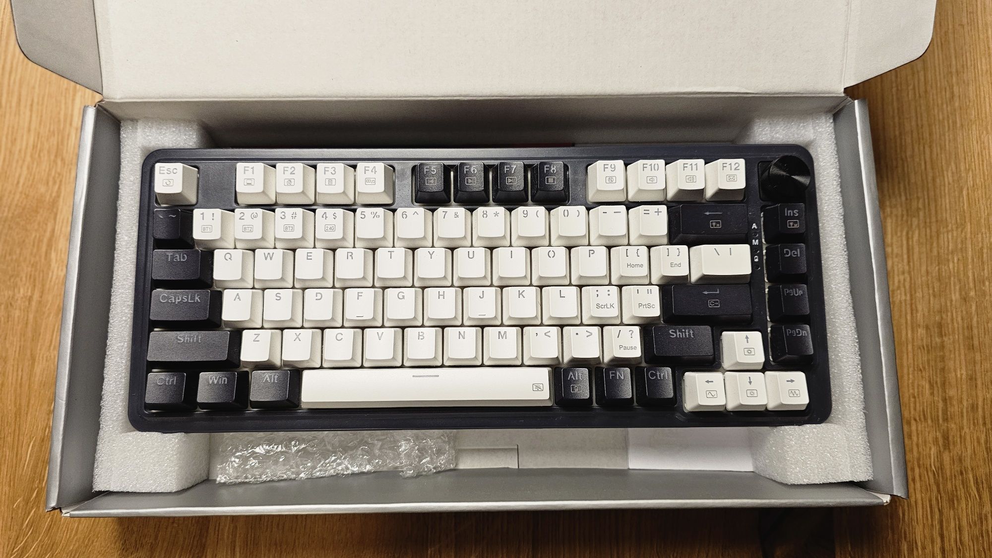 Klawiatura mechaniczna Redragon UCAL PRO K673 wraz z myszką Genesis
