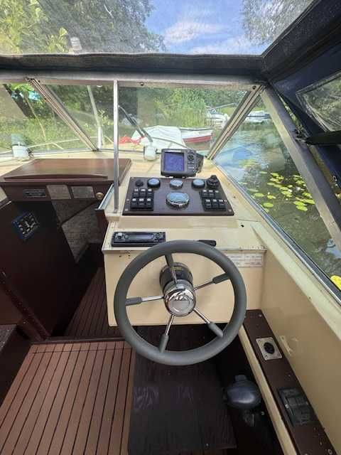 Łódź motorowa SEA STAR kabinowa