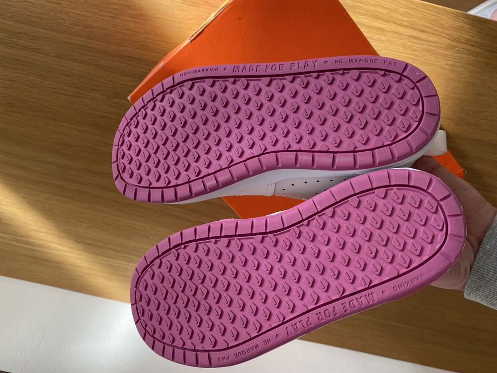 Nike różowe sneakersy dziewczęce r. 30