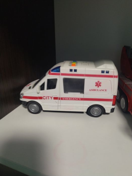 Поліцейська, пожежна, швидка машини