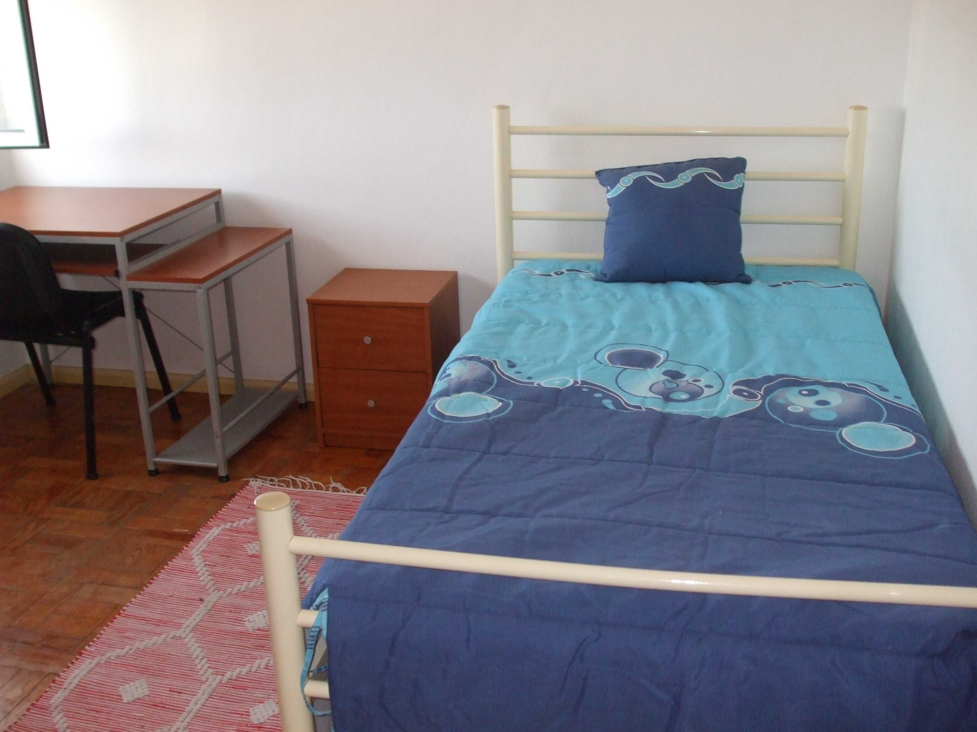 Quartos meninas a 200m da Escola Enfermagem e Tecnologias da Saúde