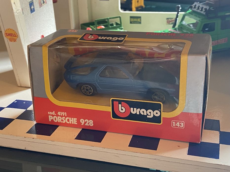 Porsche 928 1/43 Burago Metallic Blue