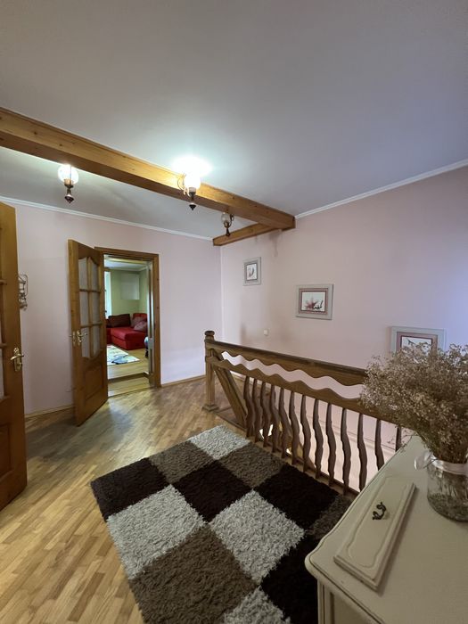 Півособняк із земельною ділянкою поруч центру міста