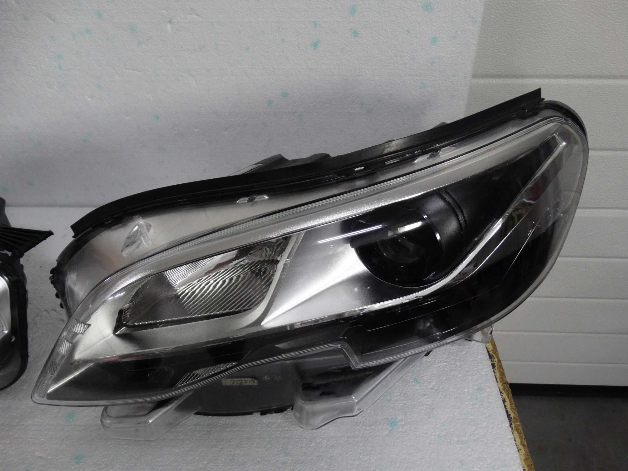 Lampy przednie Xenon Peugeot Expert III Traveller