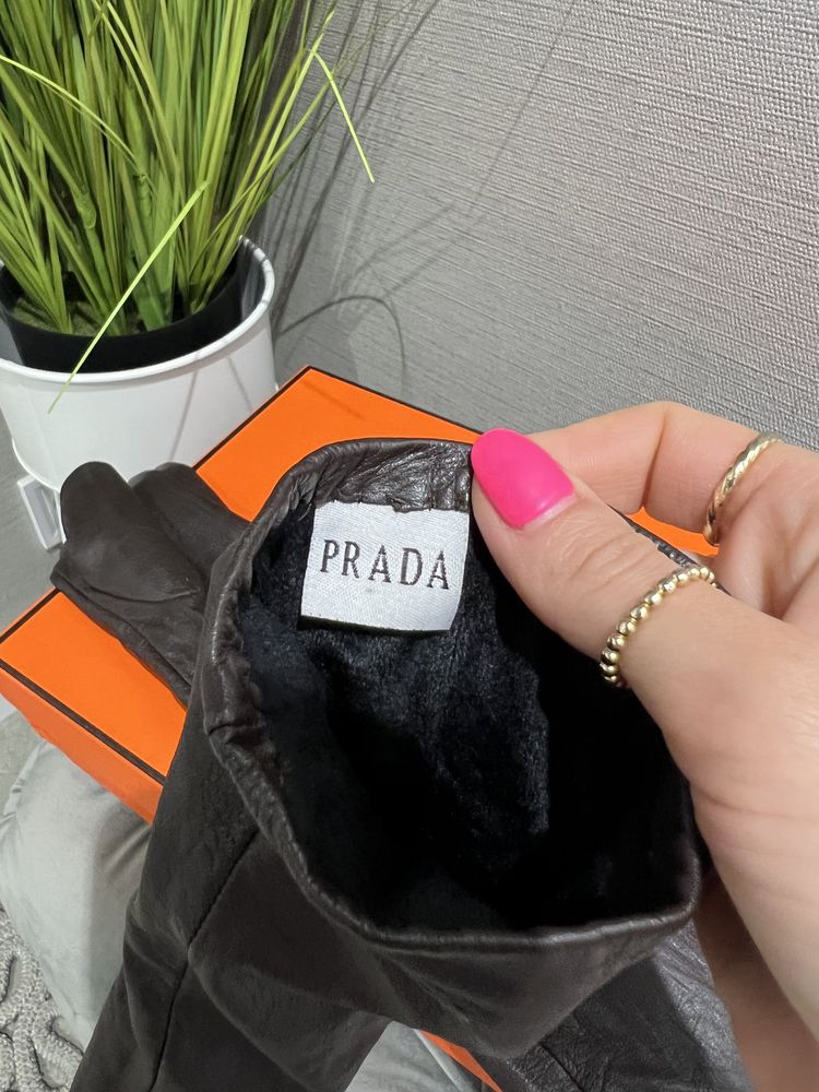 перчатки prada